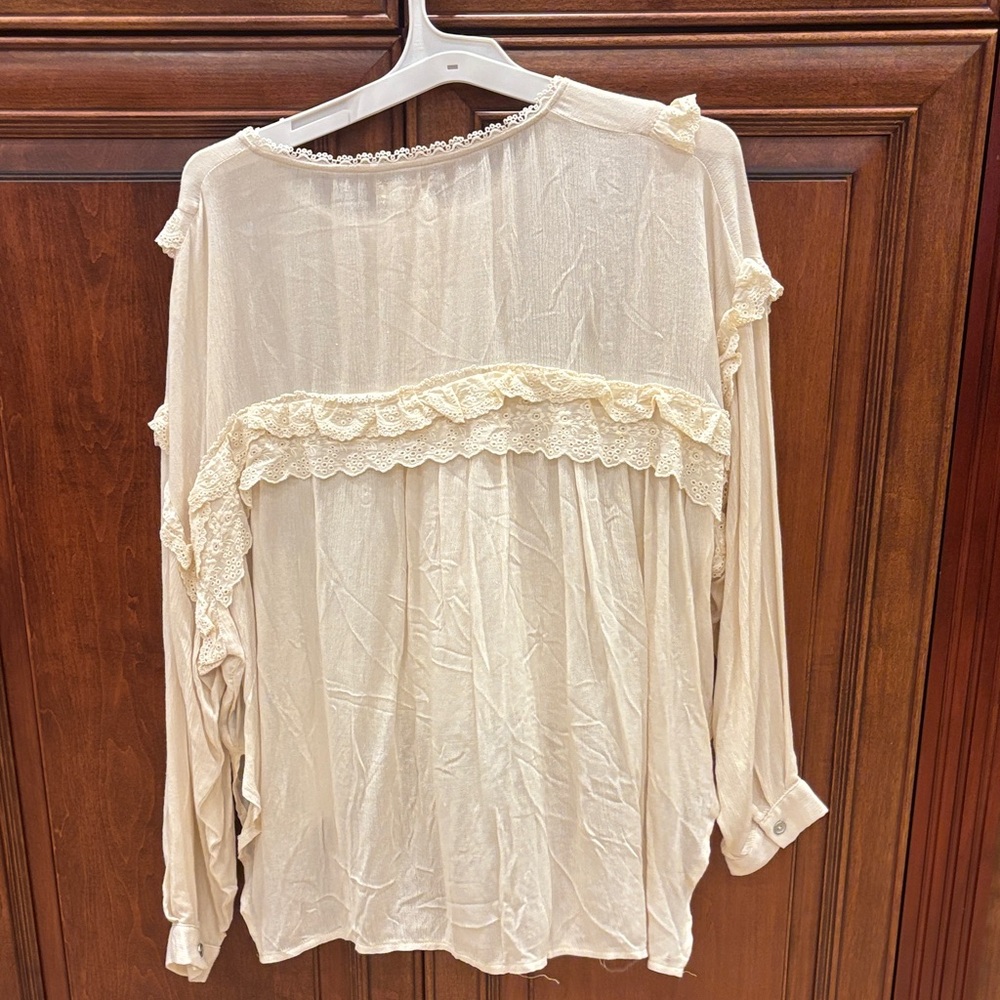 POL Cream Ruffle Hi/Low Lace Blouse - Picture 3 of 3